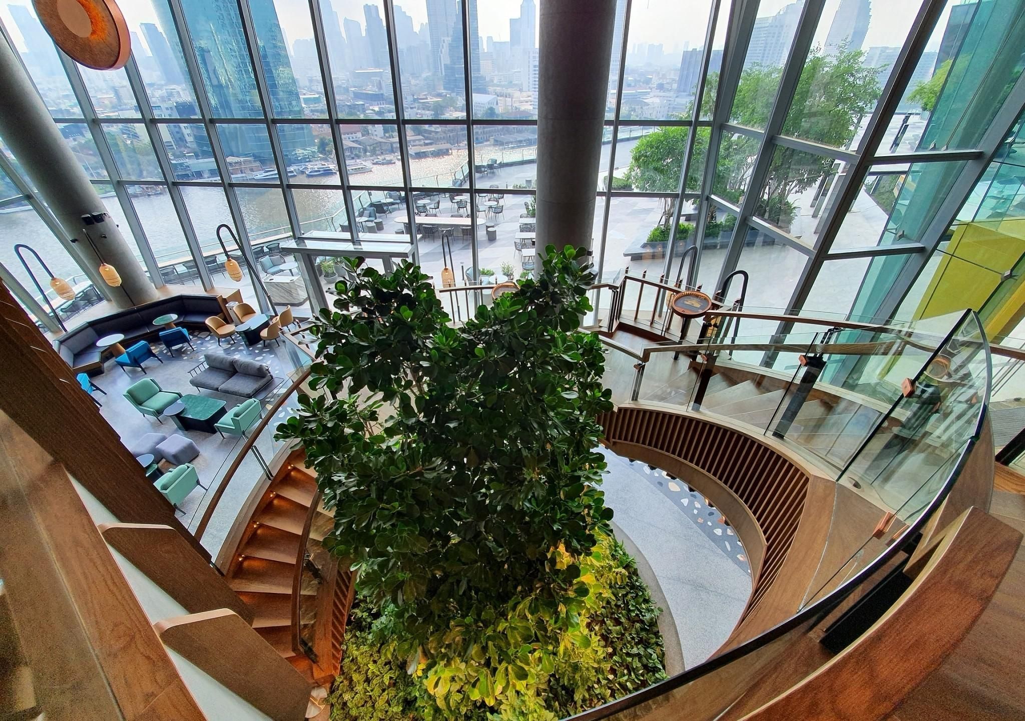 showcase-slide-store-image